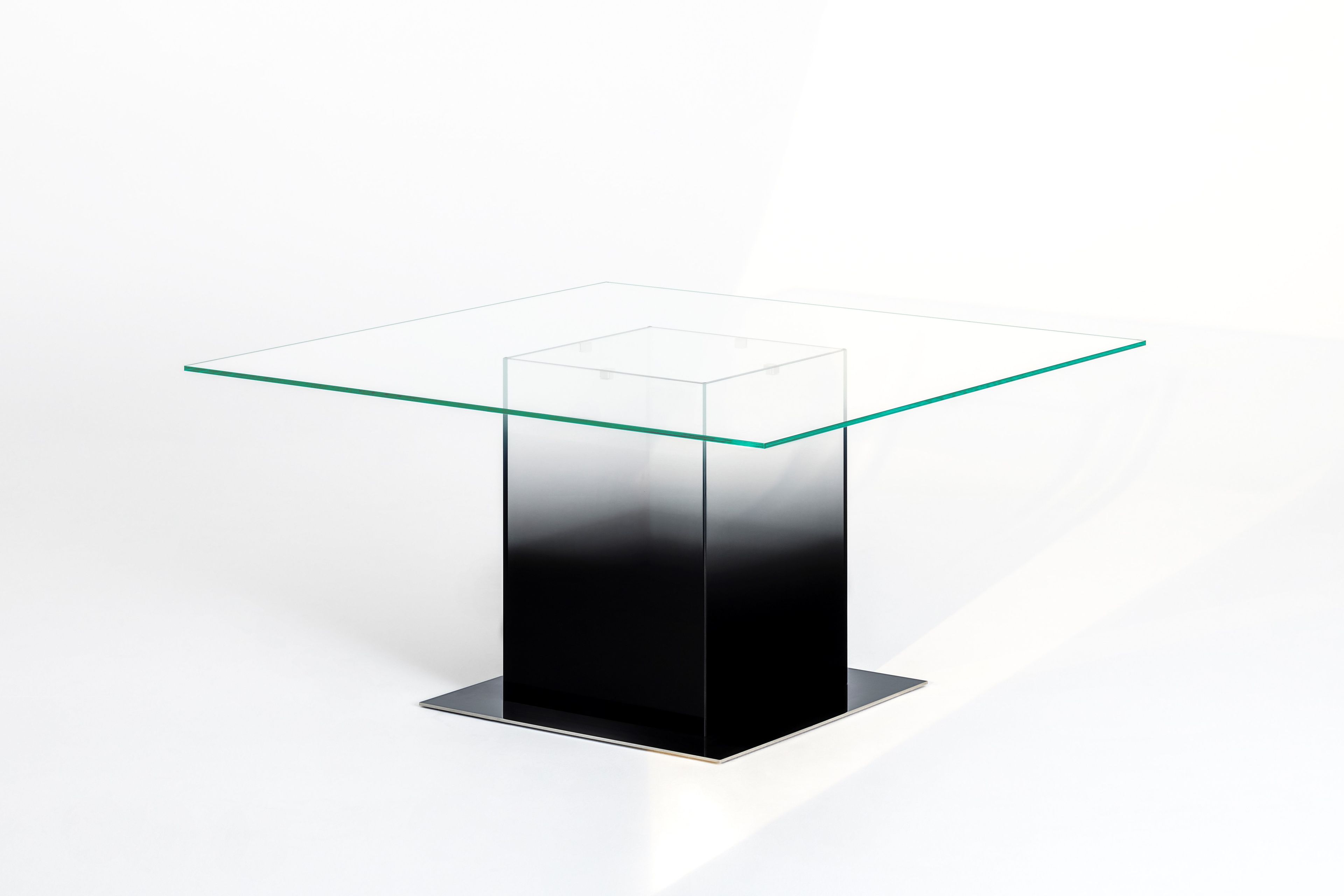 Квадратный стол из нержавеющей стали и хрусталя Glas Italia Дональд ARCH-00097564