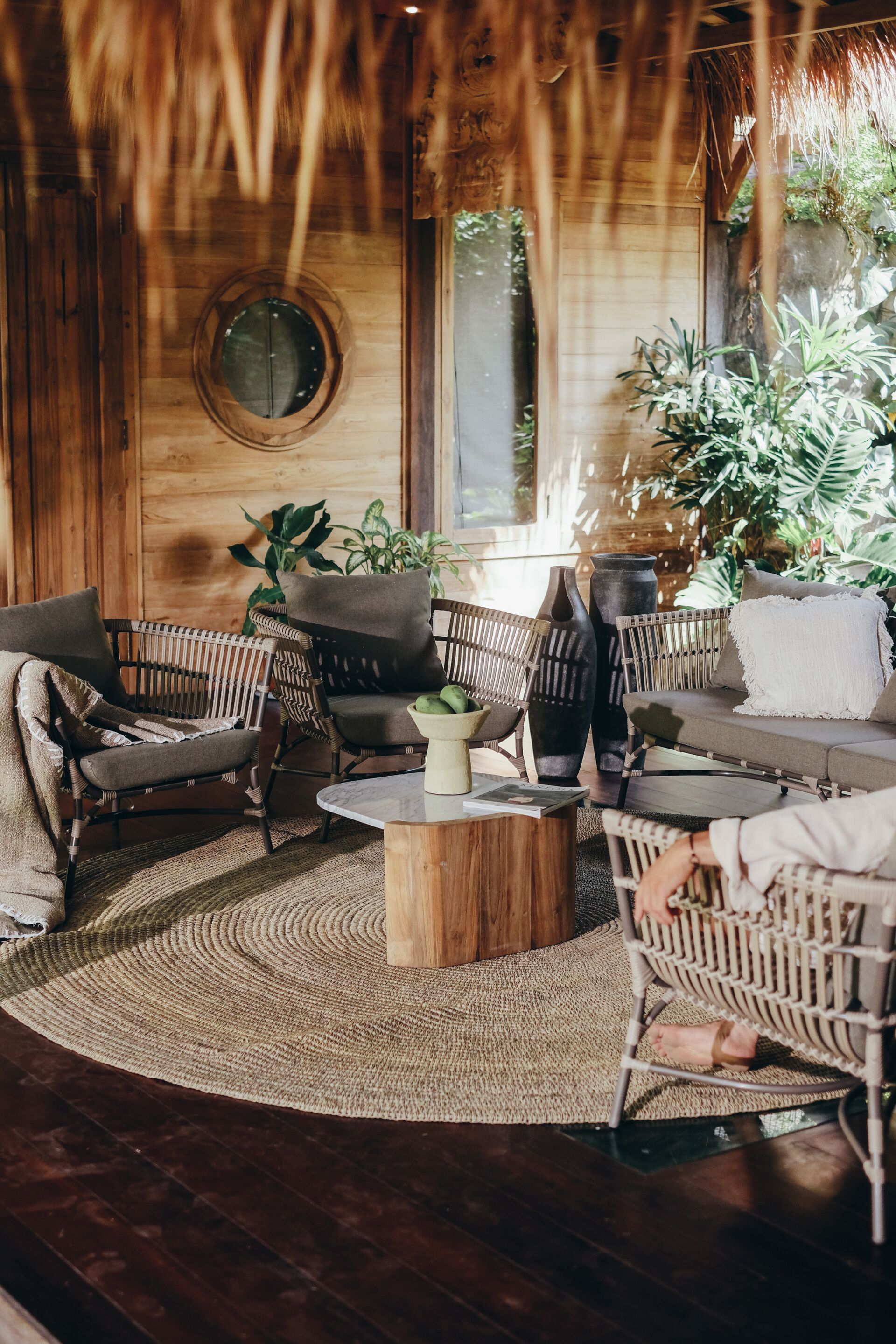 Квадратный низкий стол из тикового дерева с столешницей из каррарского мрамора cbdesign 70 ARCH-00075548 - Вид №3