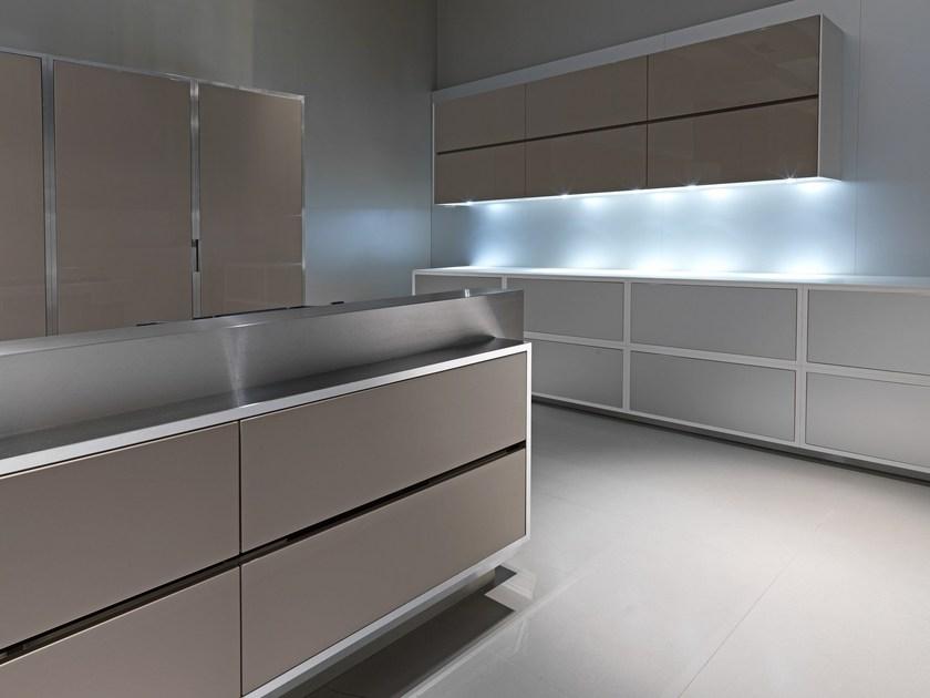 Strato Cucine Кухня с глянцевым лакированным островком серо-голубого цвета 20.10 sun-id-1414102 - Вид №2