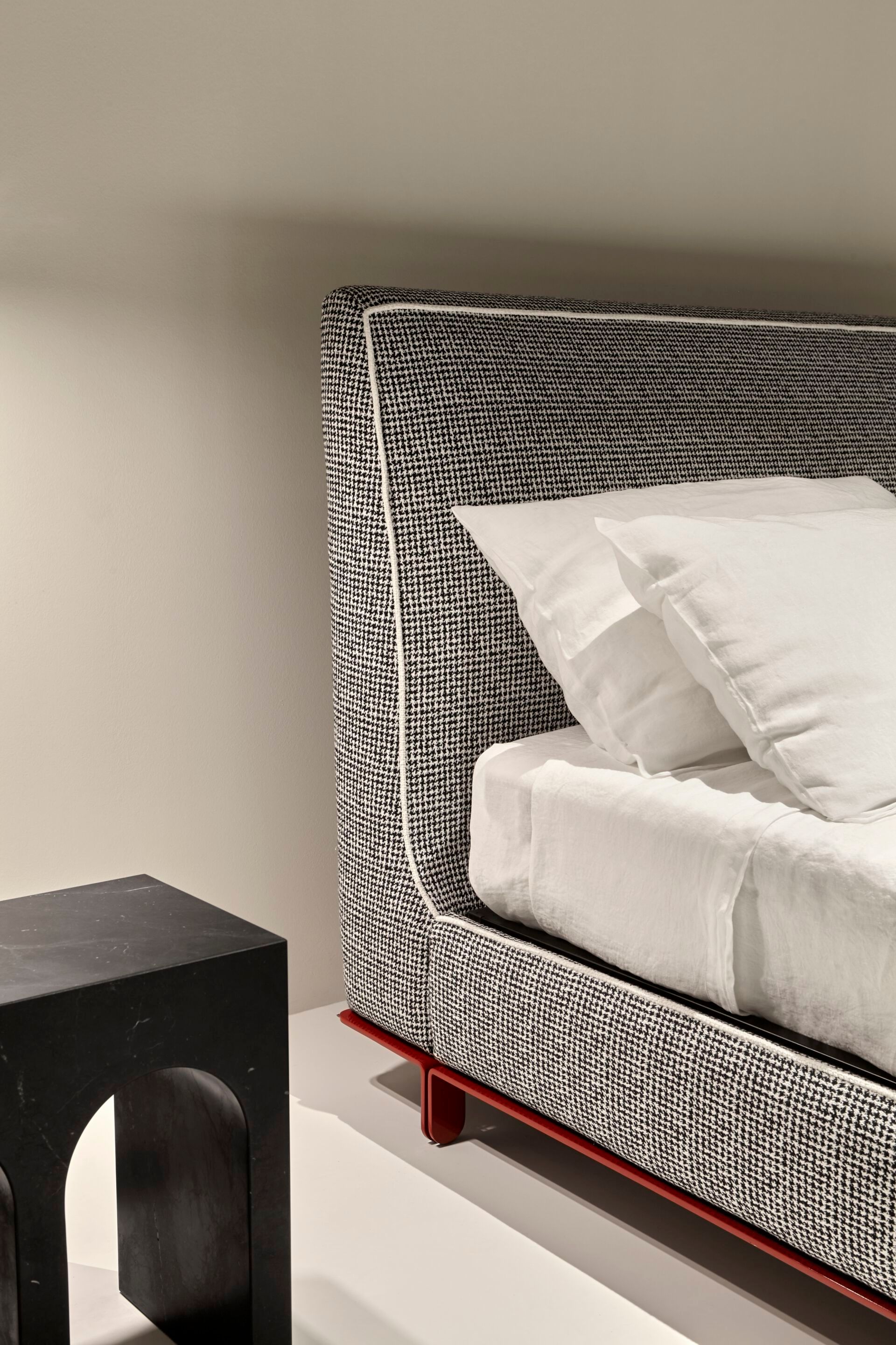 Двуспальная кровать из ткани с мягким изголовьем Antoniolupi GINEVRA ARCH-00099986 - Вид №2