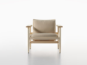 Кресло из ясеня с мягким сиденьем с подлокотниками