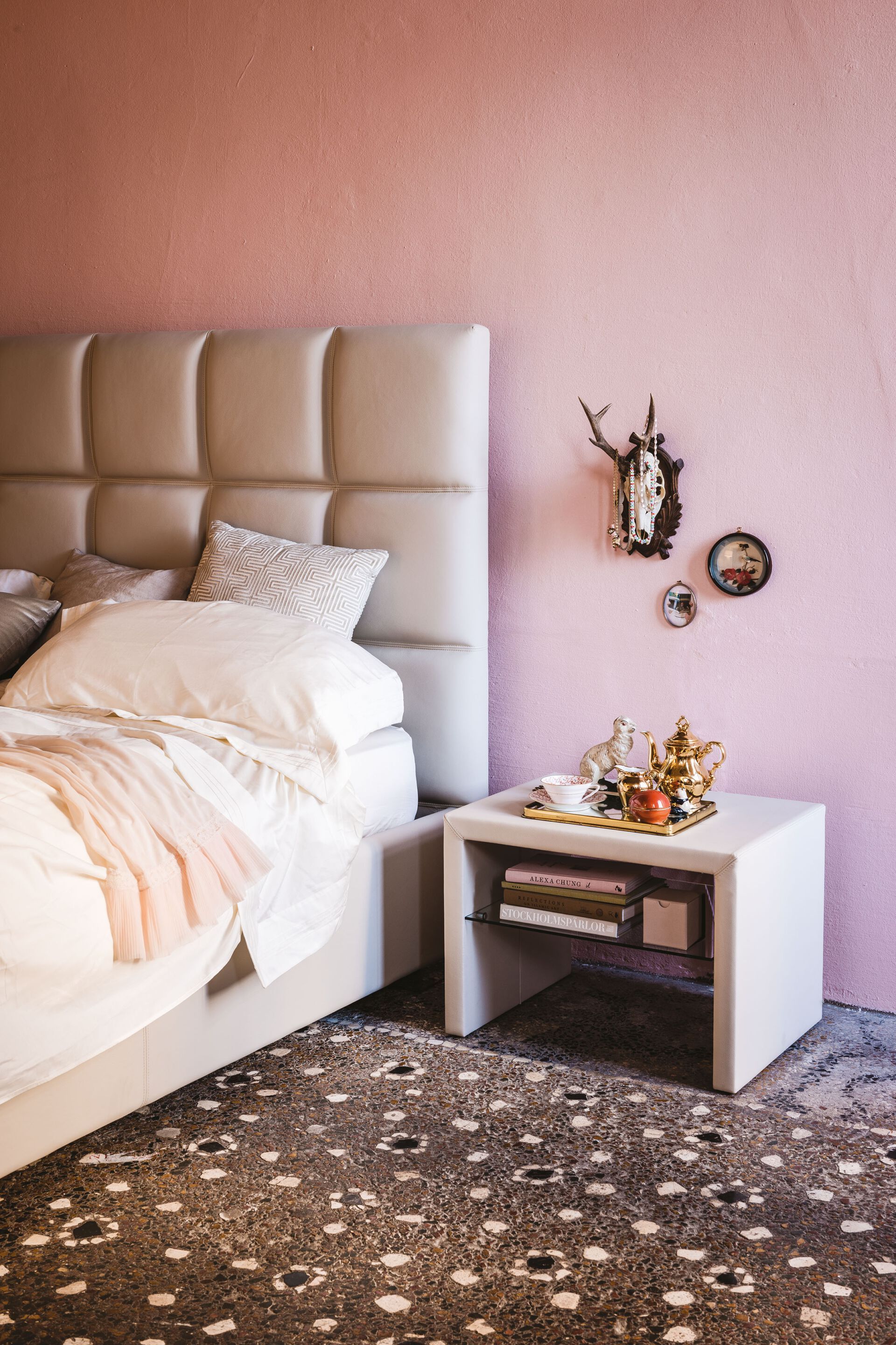 Прямоугольная кожаная прикроватная тумбочка Cattelan italia DORIAN ARCH-00058874