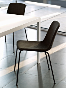 Тканевый стул