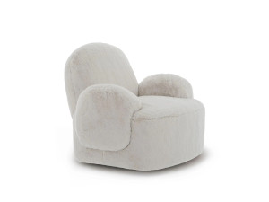 Кресло из искусственного меха с подлокотниками