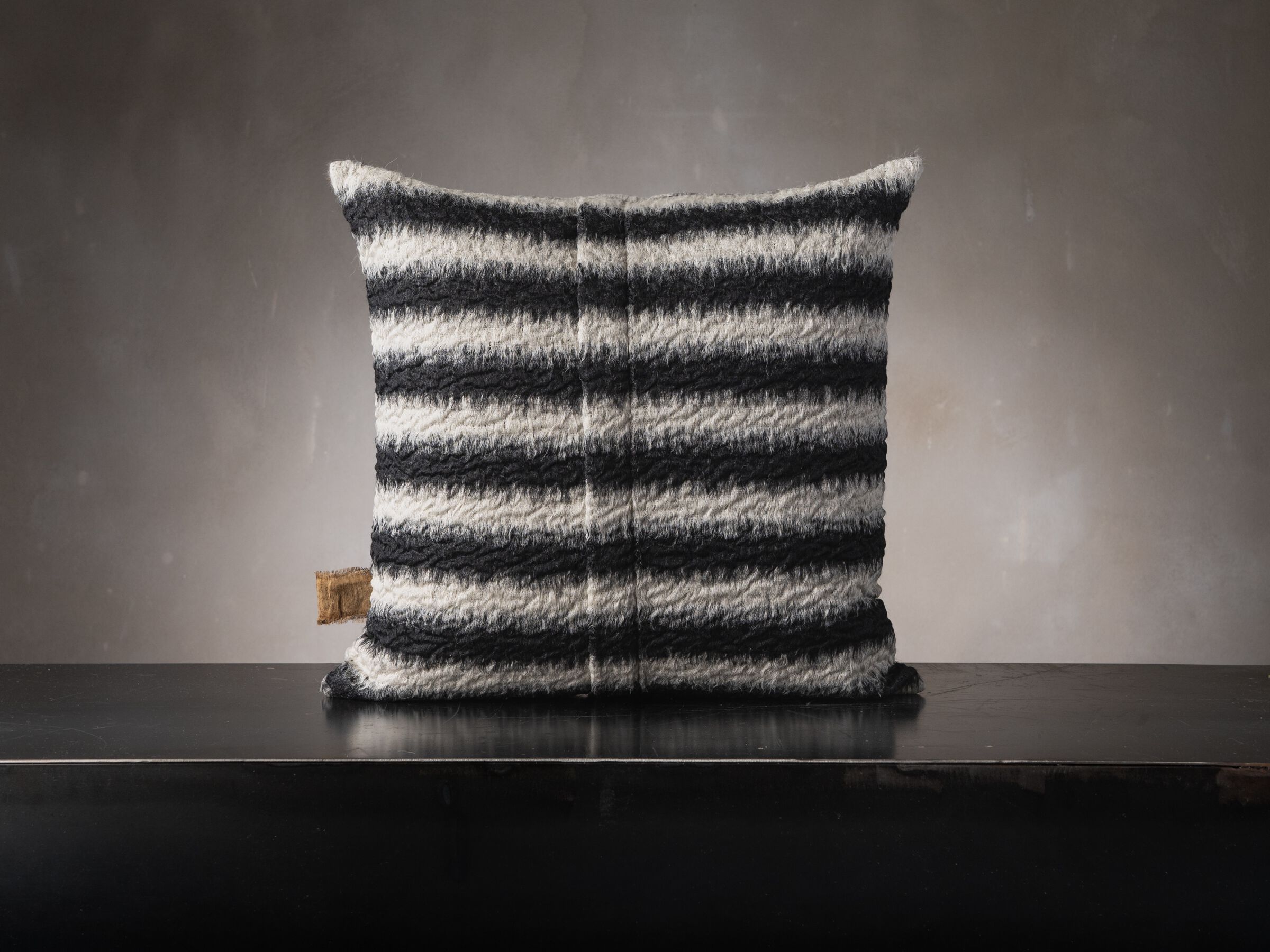 Квадратная подушка из мохера The House of Lyria ASTILBE ARCH-00002023