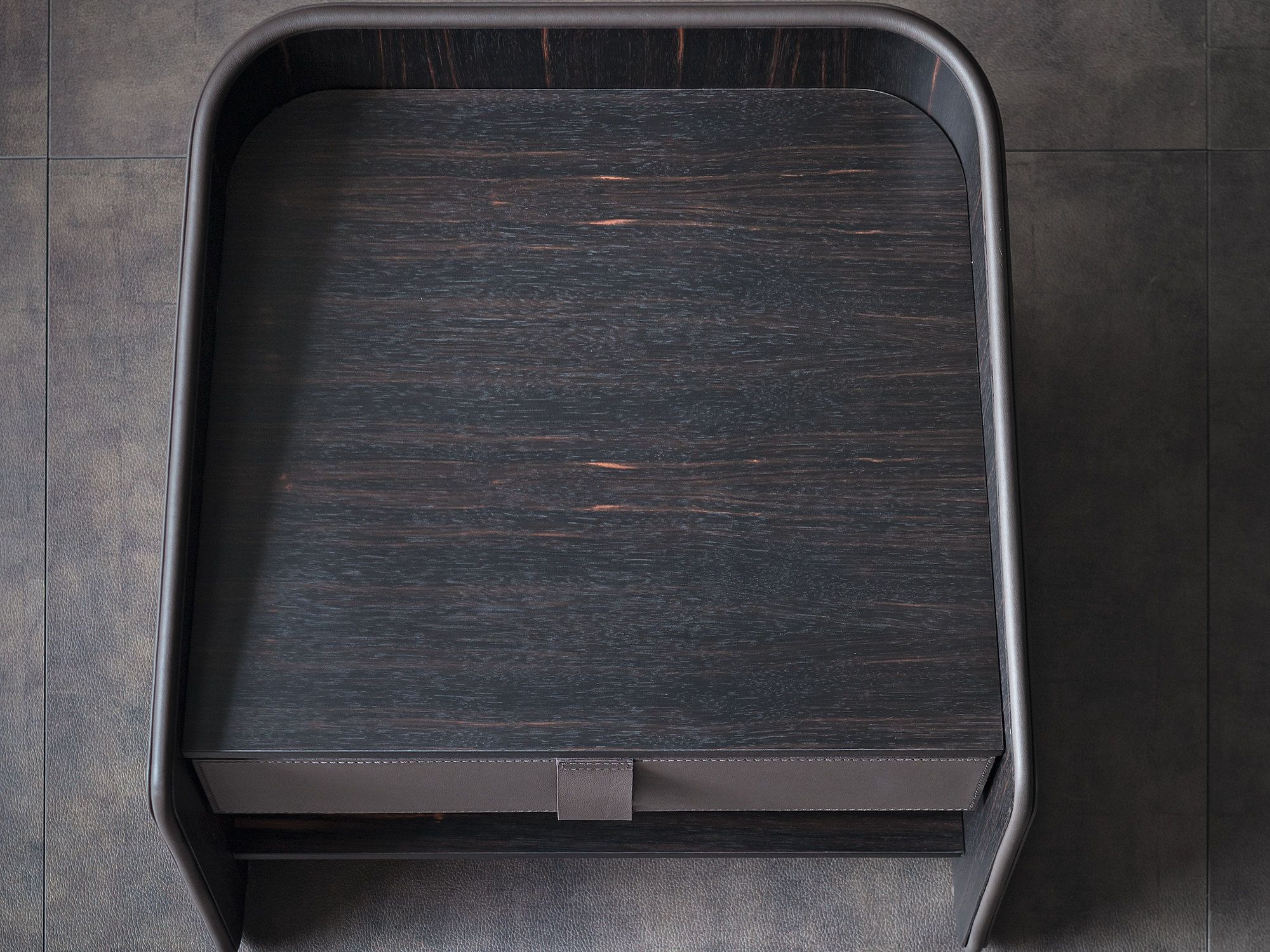 Прямоугольная кожаная прикроватная тумбочка Flou джентльмен ARCH-00055031 - Вид №6