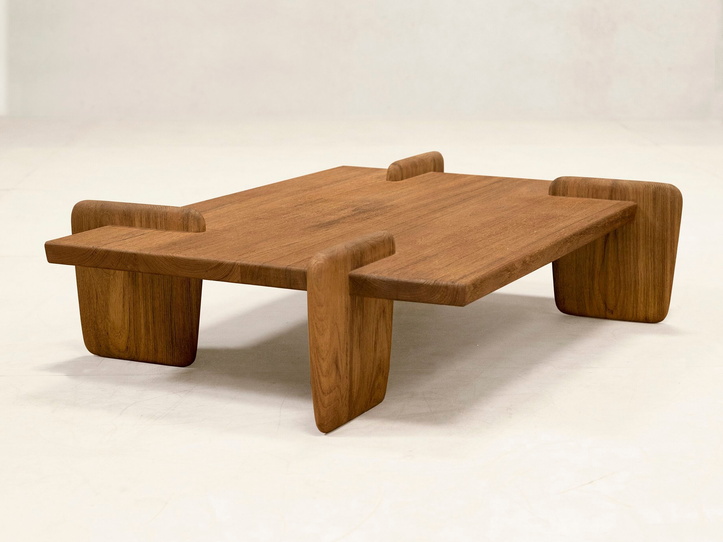 Прямоугольный журнальный столик из тикового дерева Phantom Hands X + L ARCH-00097112