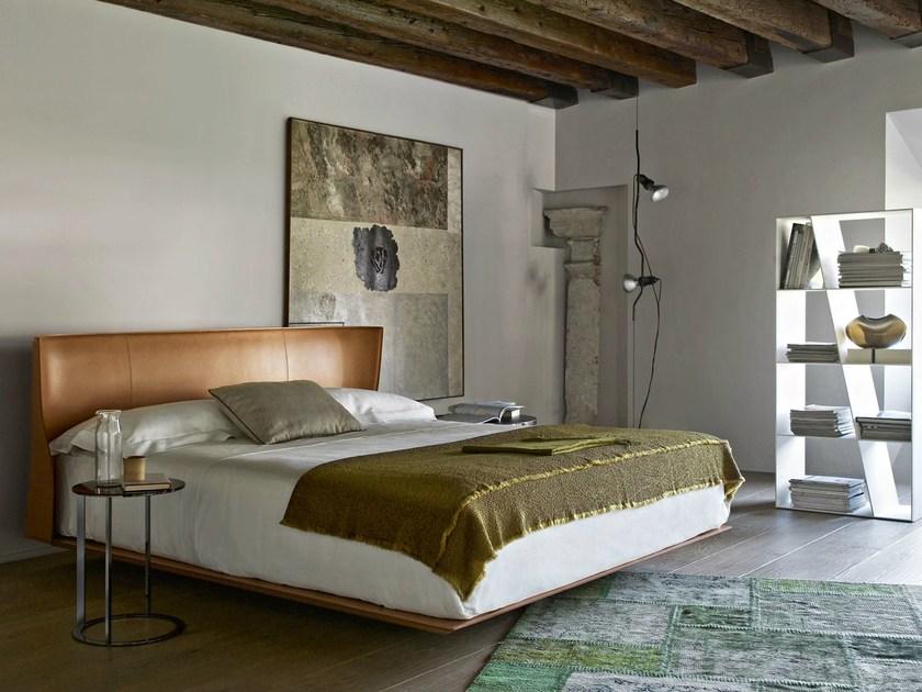 B&B Italia Двуспальная кровать из кожи с мягким изголовьем Alys sun-id-1484912 - Вид №3