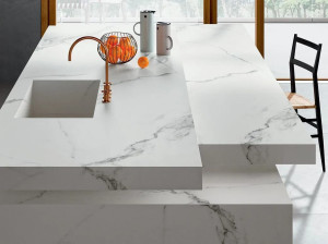 Столешница из керамогранита с мраморным эффектом