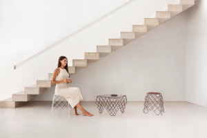 Стальной журнальный столик с порошковым покрытием