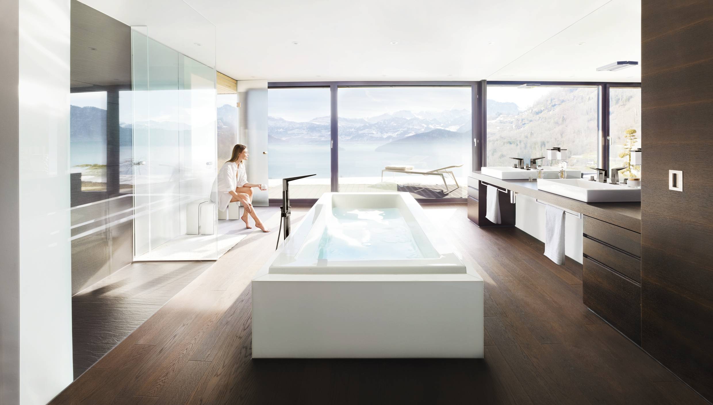 Смеситель для ванны GROHE Allure Brilliant с душевым гарнитуром, верхняя монтажная часть, напольный монтаж, темный графит глянец (23119A00) - Вид №2