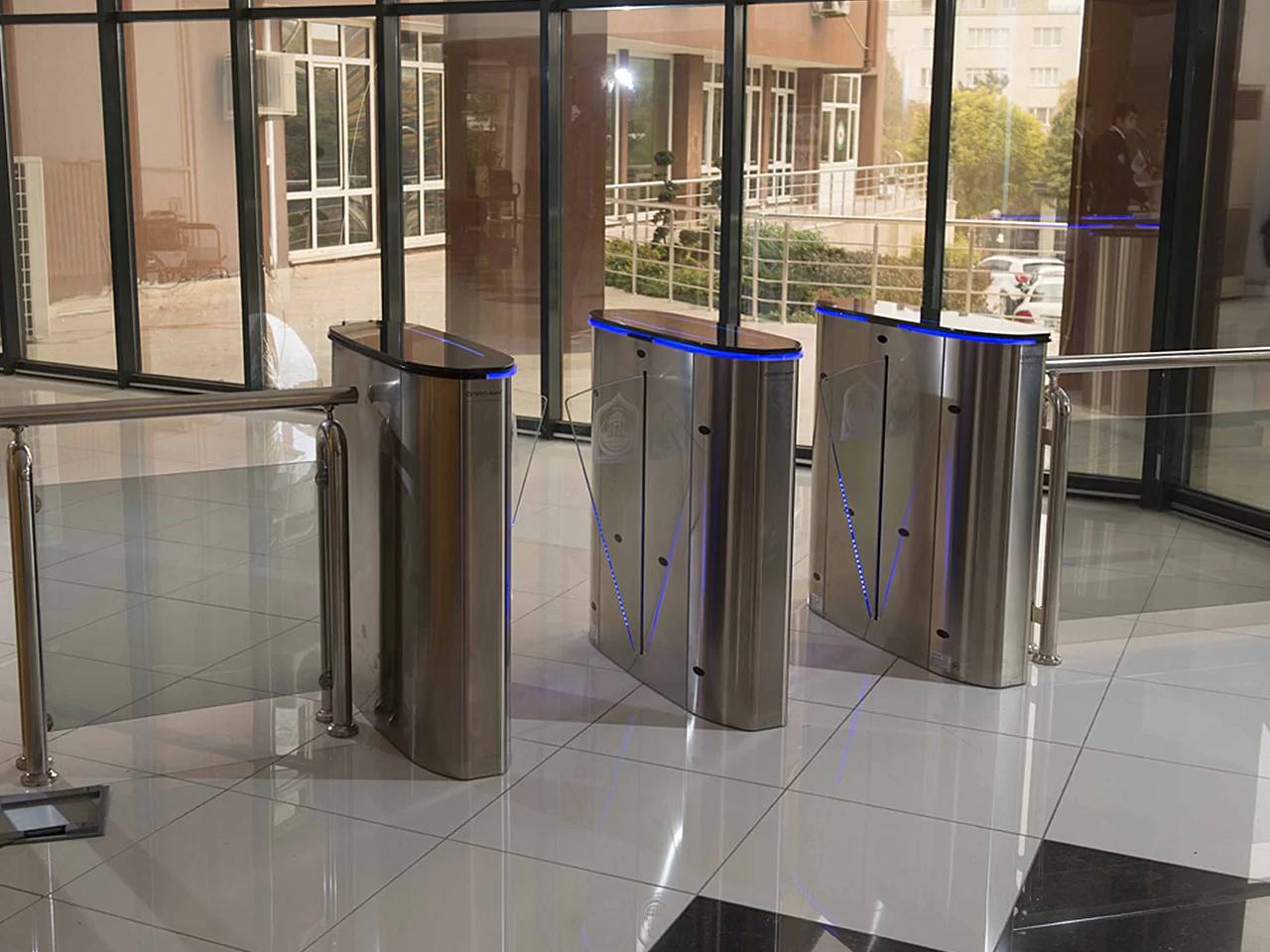 Моторизованный дверной проем со скрытыми дверями CAME HG02GL-DP ARCH-00008670 - Вид №2