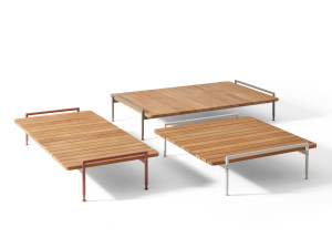 Низкий садовый столик в ироко