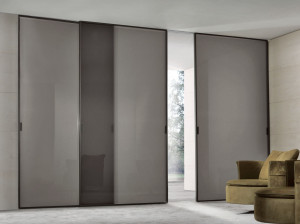 Лакированная стеклянная дверь