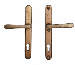 Dauby Бронзовая ручка на пластине с накладкой Pure® 13389