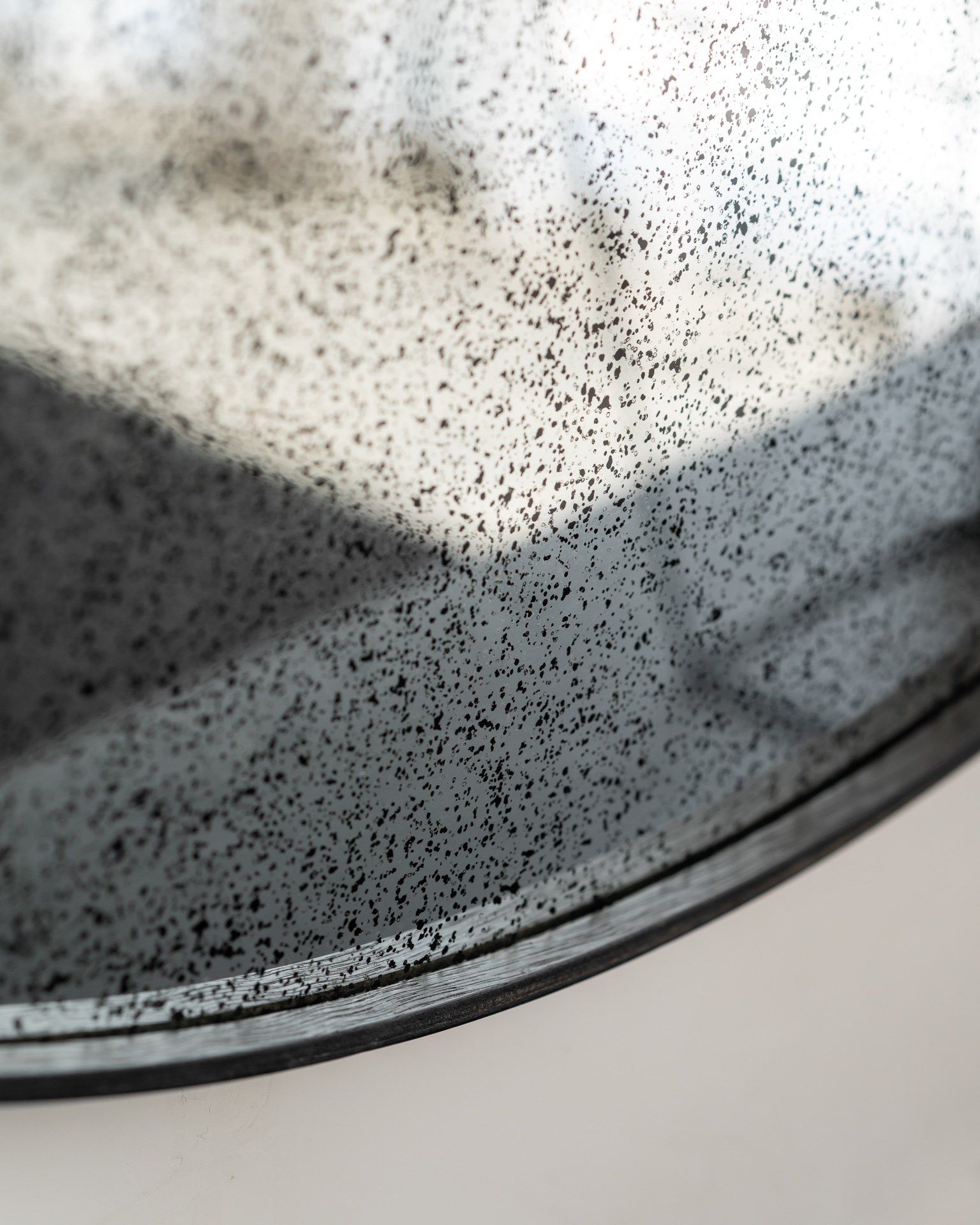 Настенное зеркало с круглой рамой Ethnicraft Aged Mirrors ARCH-00137711 - Вид №9