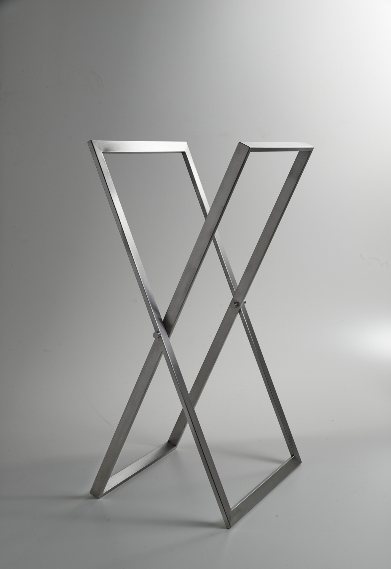 TINA/XL 3SC Держатель для полотенца со скрещенными ногами из полированной нержавеющей стали Moderno Treesseci 3SC