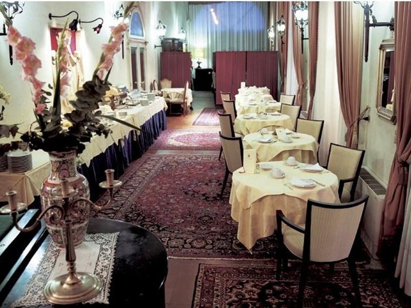 Tonon Стул из бука с подлокотниками Villa 323 323.11 - Вид №1