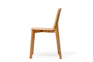 Деревянный стул