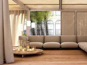 Деревянный круглый низкий журнальный столик