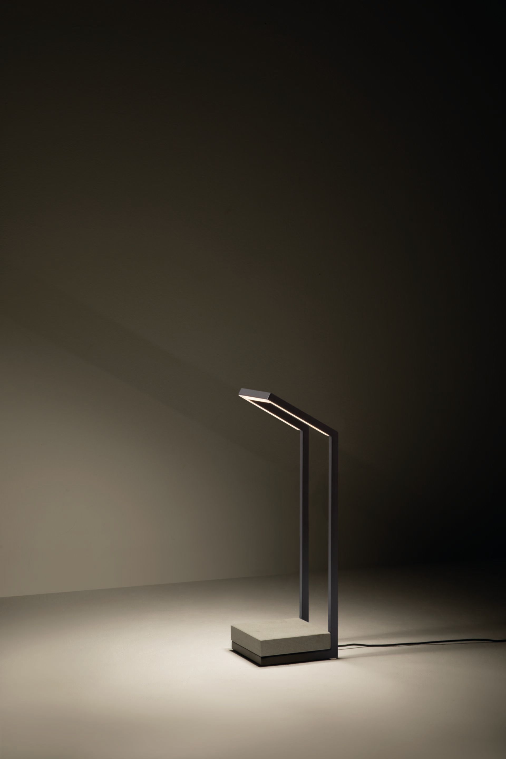 Светодиодная настольная лампа с порошковым покрытием Unopiù стрейч ARCH-00037464 - Вид №1