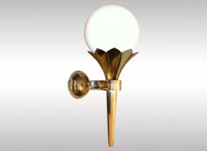 Woka Lamps Vienna Настенный светильник из опалового стекла