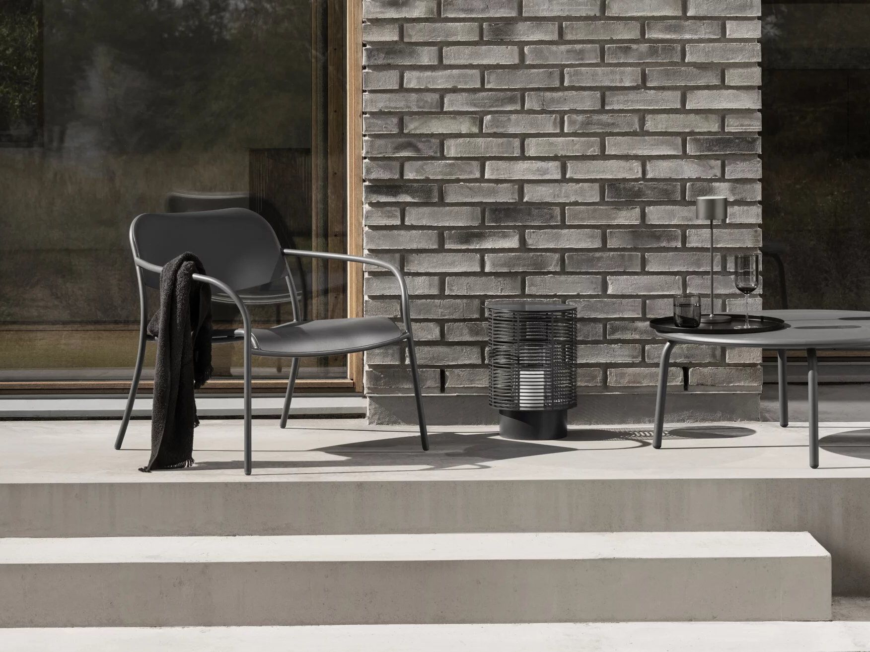 Алюминиевая светодиодная настольная лампа с батарейным питанием blomus Farol ARCH-00068766 - Вид №10