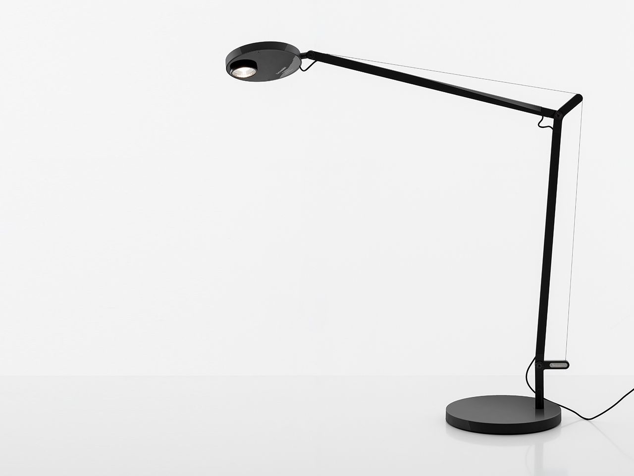 Алюминиевая регулируемая светодиодная настольная лампа Artemide ARCH-00150803