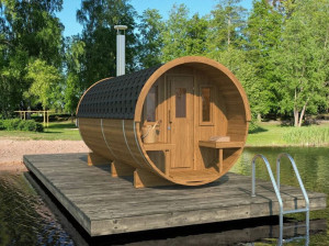 Деревянная сауна на открытом воздухе