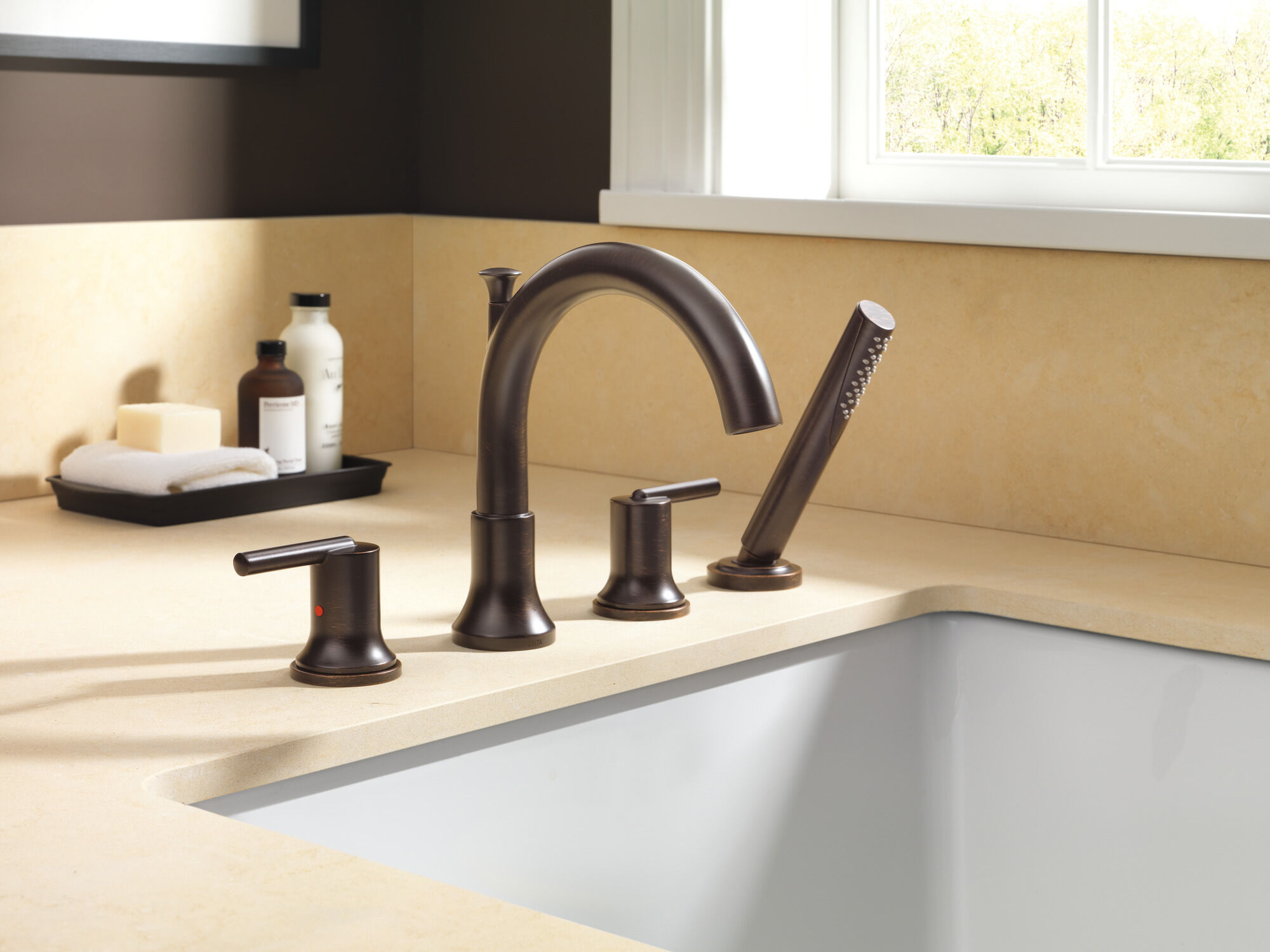 T4759-RB Римская ванна с ручным душем Delta Faucet Trinsic Венецианская бронза  - Вид №4