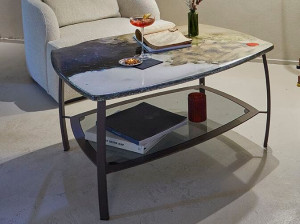 Журнальный столик из фаянса и нержавеющей стали