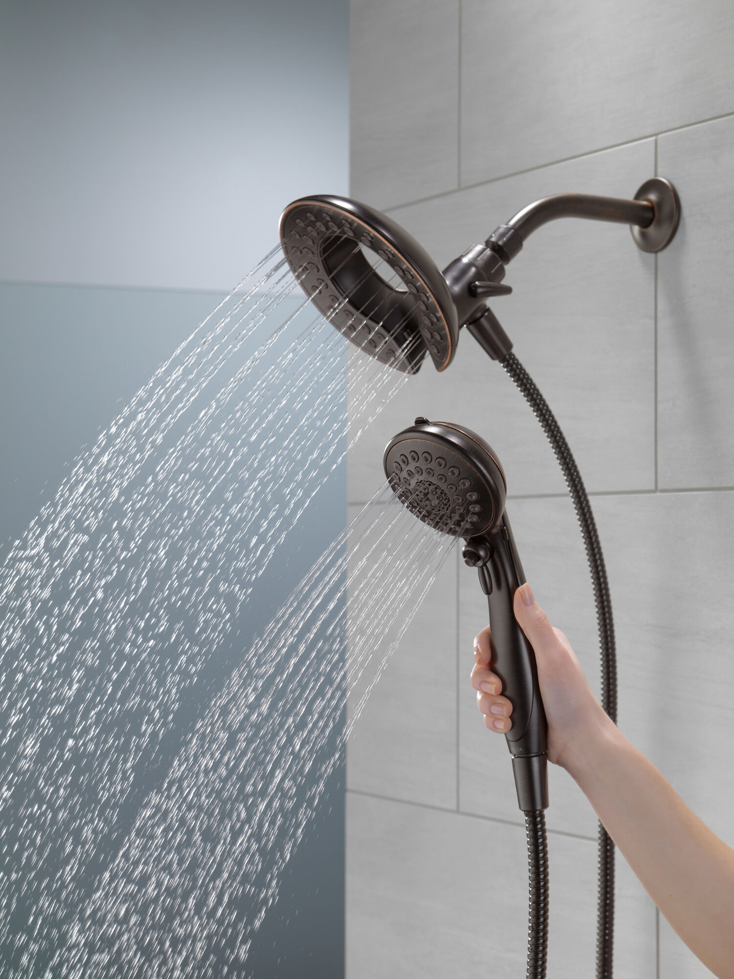 75583CRB In2ition® Душ 2 в 1 с 5 настройками Delta Faucet Universal Showering Венецианская бронза  - Вид №5