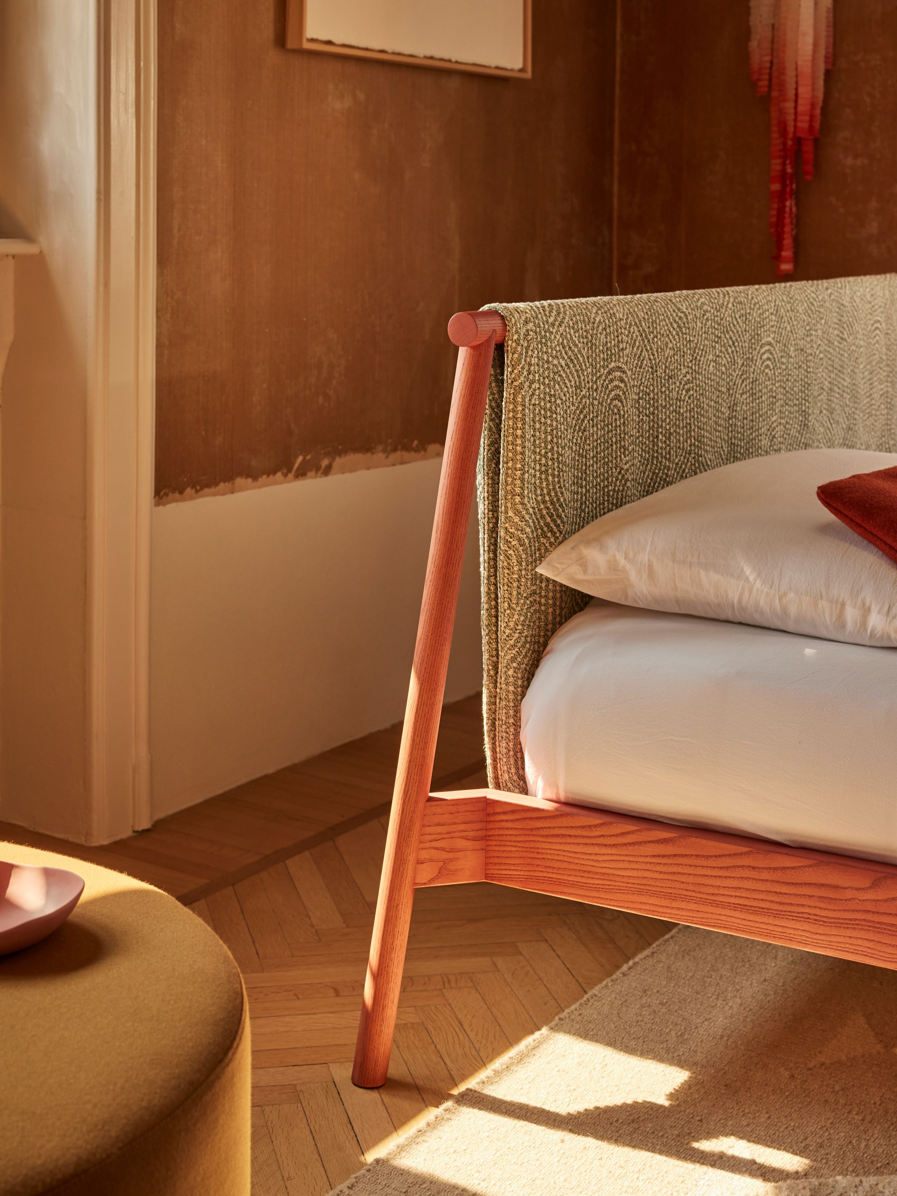 Двуспальная кровать с текстильной и деревянной рамой Bolzan Джек ARCH-00101096 - Вид №9