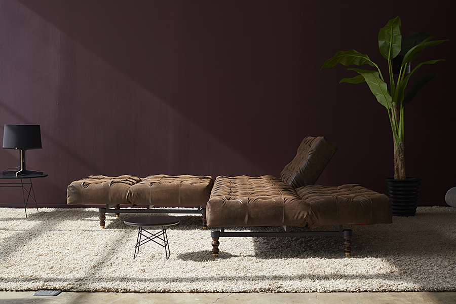 Диван Oldschool c ножками Retro из темного дерева и черной рамой, коричневый Innovation Living OLDSCHOOL461 - Вид №5