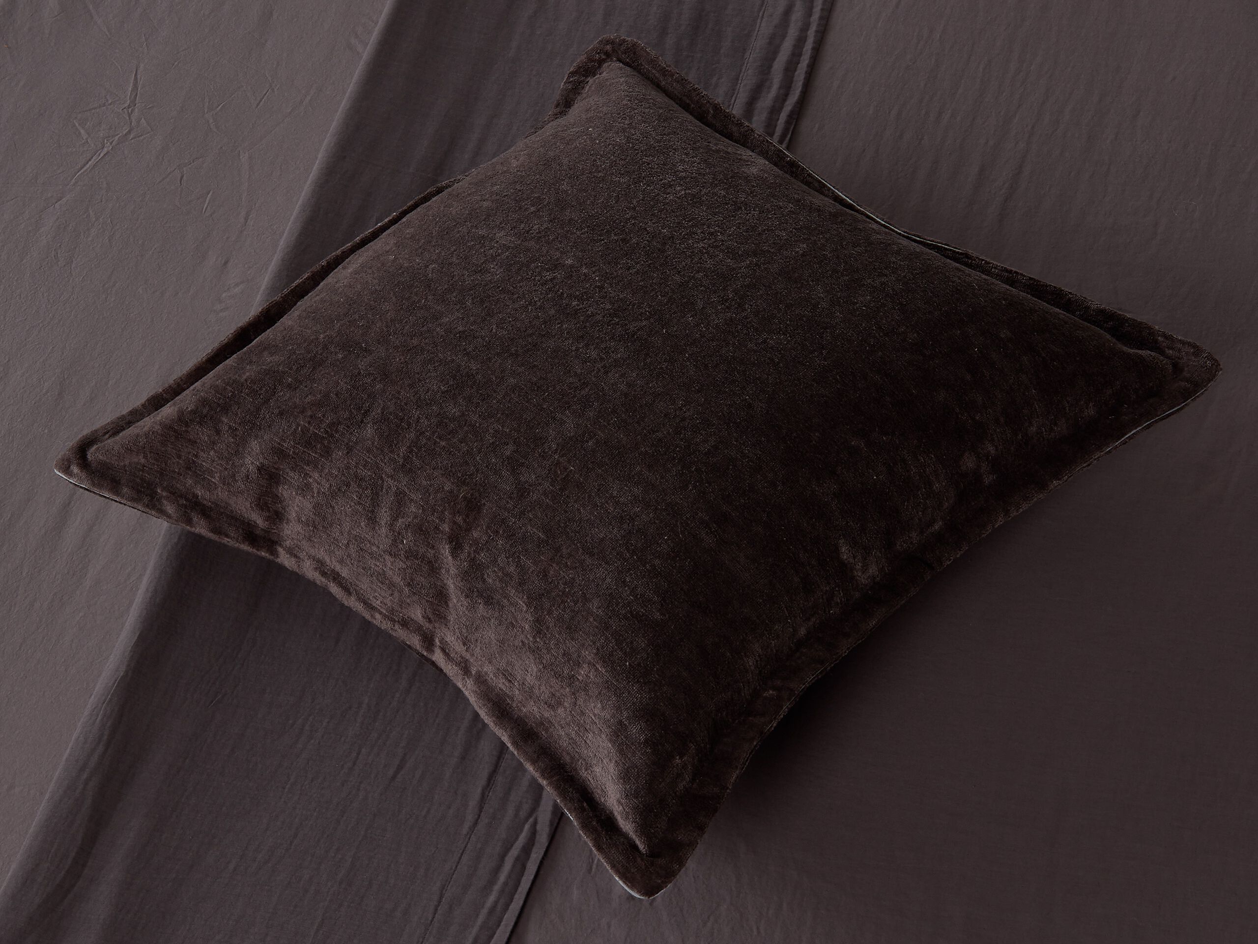 Квадратная подушка из ткани Society Limonta девиз ARCH-00110729