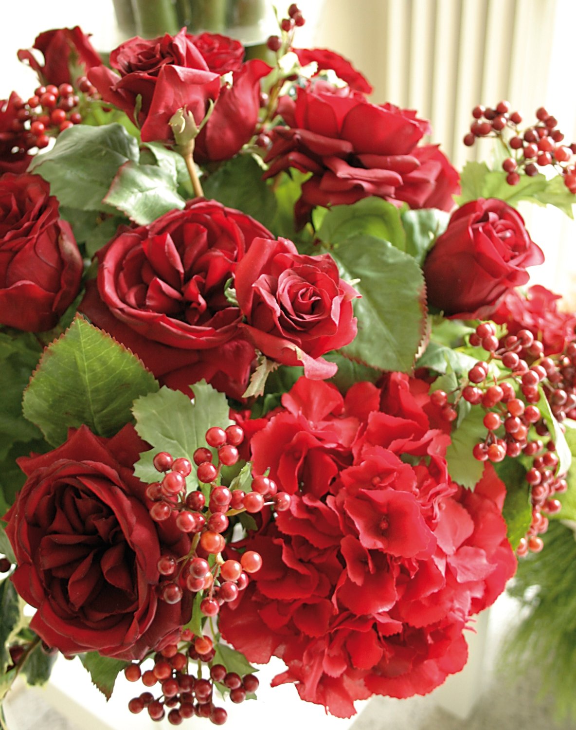 2175 444 a3 Композиция из искусственных роз-гортензий в стеклянной вазе, 60 см, красная H-andreas 