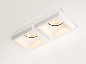 Несколько светодиодных утопленных прожекторов