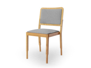 Деревянный мягкий стул