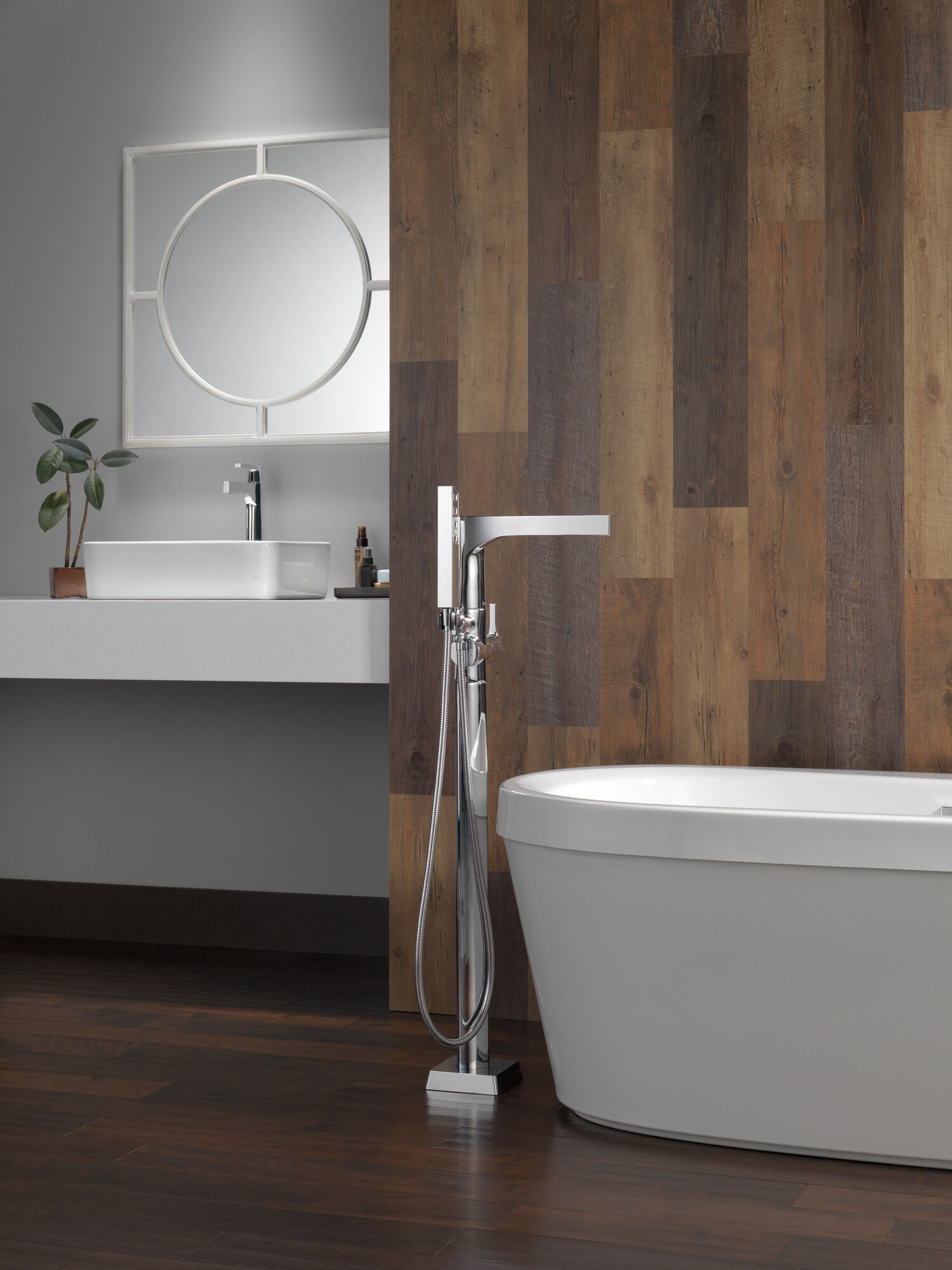 Отдельно стоящая ванна 60 "x 32" со встроенным сливом и переливом Delta Faucet Synergy B14416-6032-WH - Вид №4