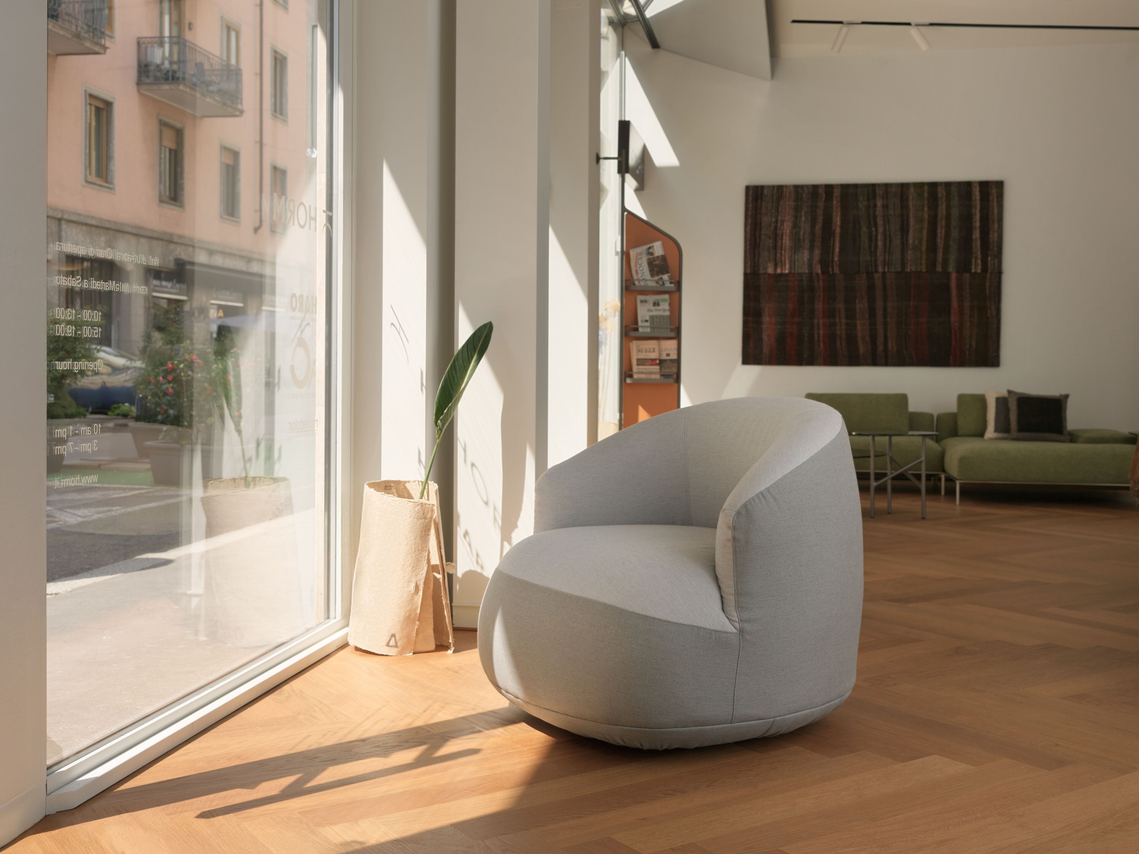 Вращающееся кресло из ткани или кожи Casamania & Horm Edith ARCH-00146930 - Вид №2