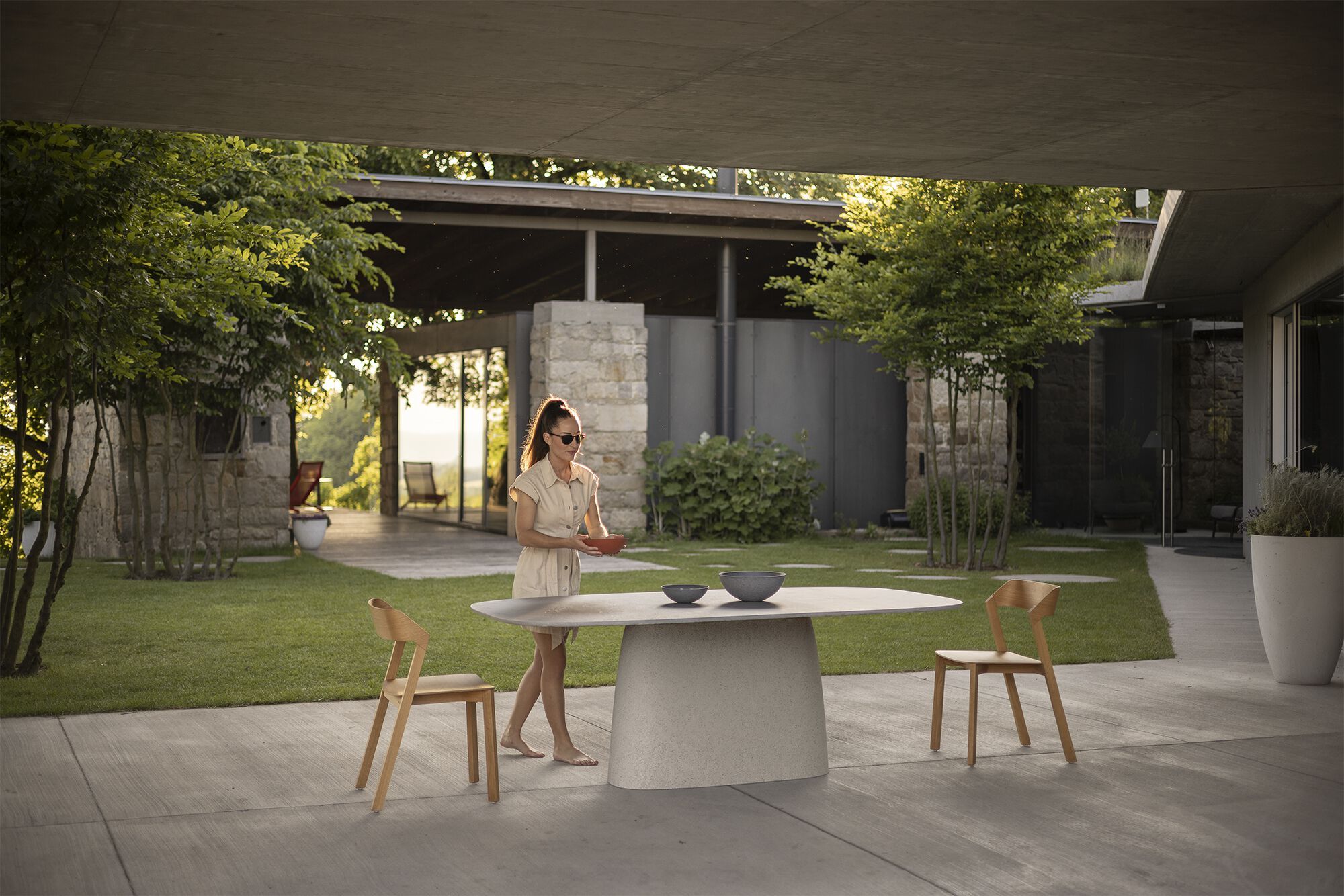 Бетонный прямоугольный садовый стол Betoni ARCH-00130112 - Вид №3