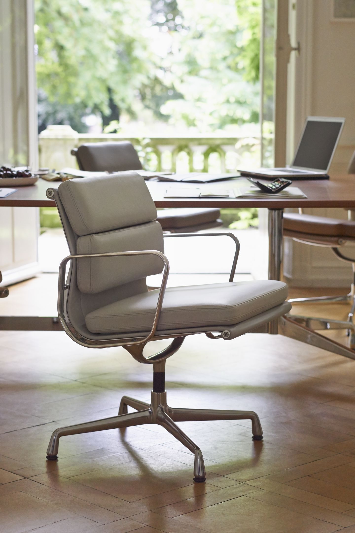 5 спиц подлокотник кожаный поворотный операционный офисный стул VITRA Eames Soft Pad Group ARCH-00124733 - Вид №8