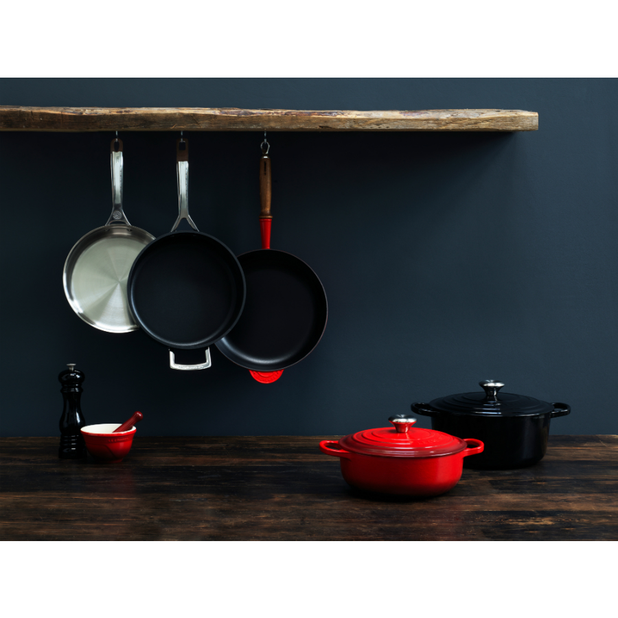 Сотейник чугунный Le Creuset с деревянной ручкой, Ø28 см, вишневый 20059280600460 - Вид №1