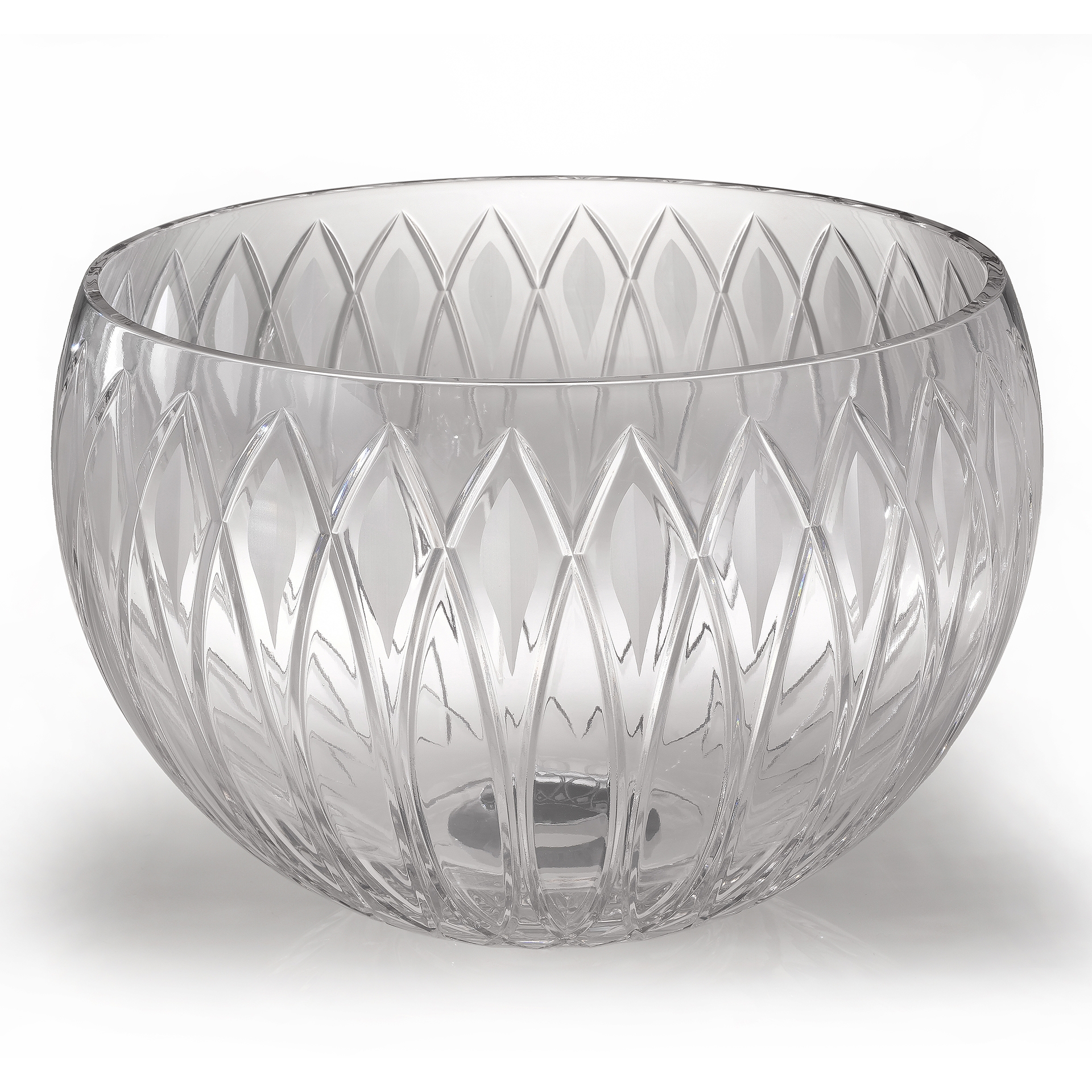 CBGRA 3SC Умывальник из хрусталя 24% Pbo, выгравированный полностью вручную. Глянцевая и матовая гравировка для получения элегантного и изысканного дизайна. Размеры: Диаметр см. 39 — ч. см. 27 Умывальник поставляется с латунным основанием и латунным сливо Treesseci 3SC CLASSICO