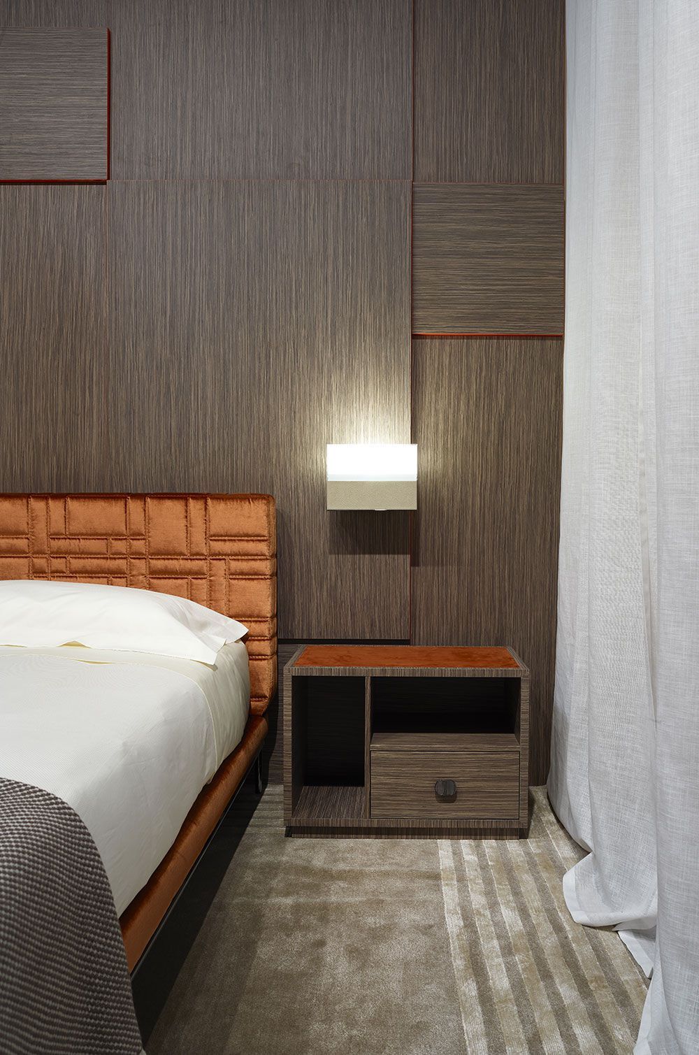 Прямоугольная прикроватная тумбочка из ореха canaletto с ящиком OAK Милан ARCH-00067848 - Вид №1