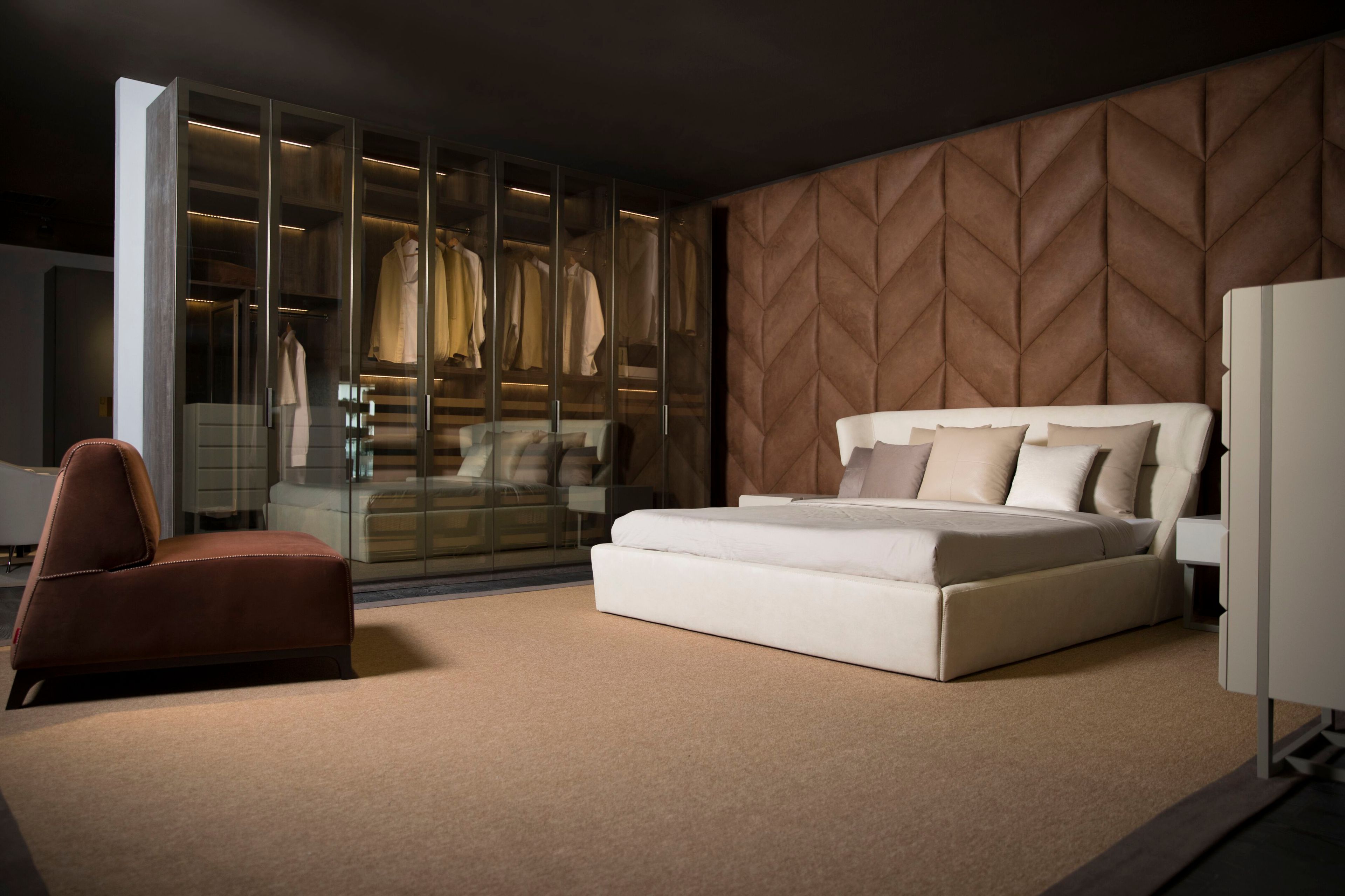 Кожаная двуспальная кровать с мягким изголовьем ABLE Gordon ARCH-00082062 - Вид №6