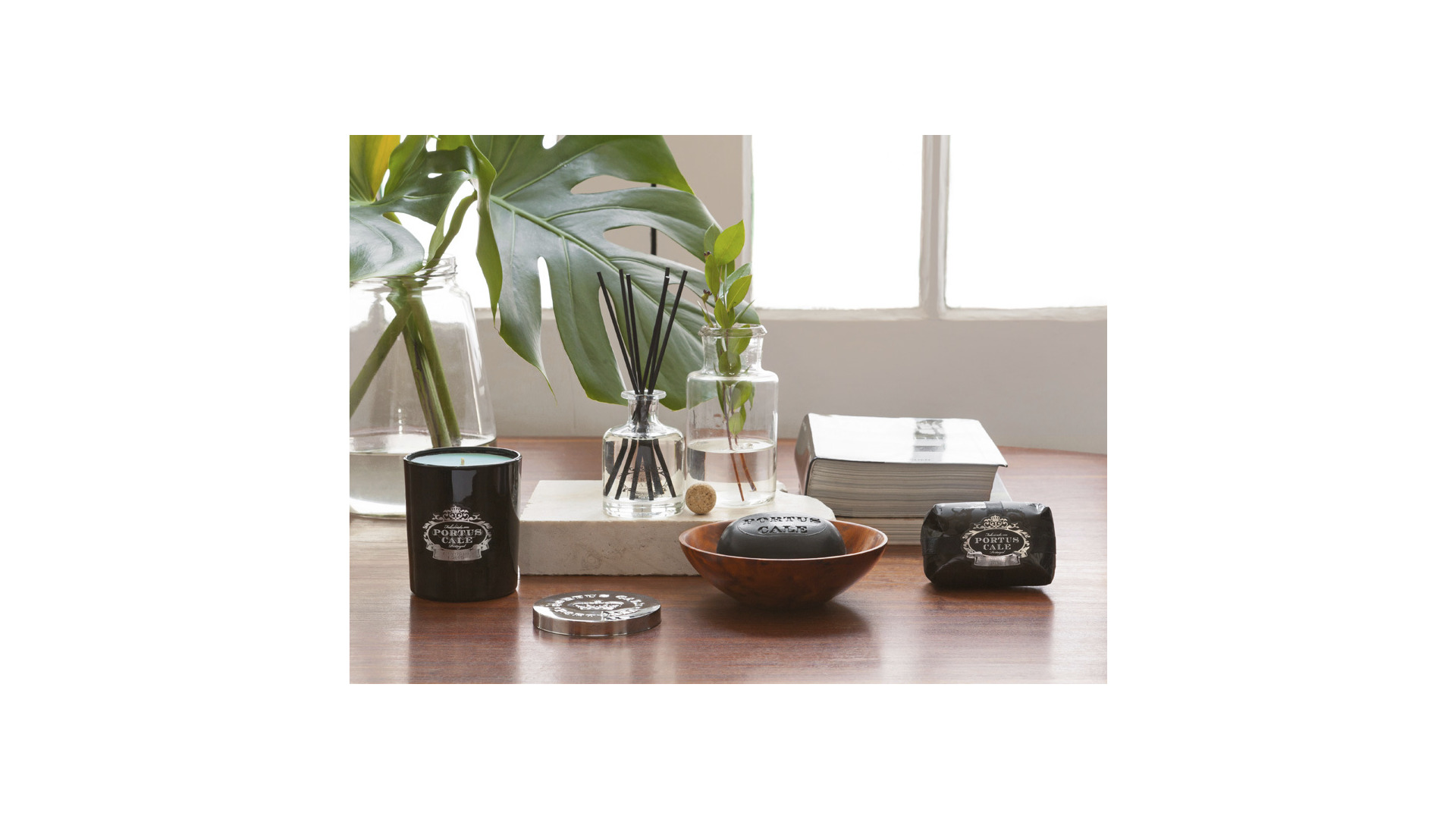 10673688 CASTELBEL Свеча ароматическая CASTELBEL Порт Кале Черное издание 627г, воск, п/к Воск  - Вид №1