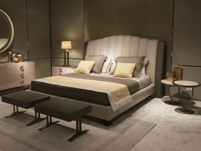 HUGUES CHEVALIER Кровать двуспальная в коже с высоким изголовьем Haussmann Lid 1452 - Вид №1