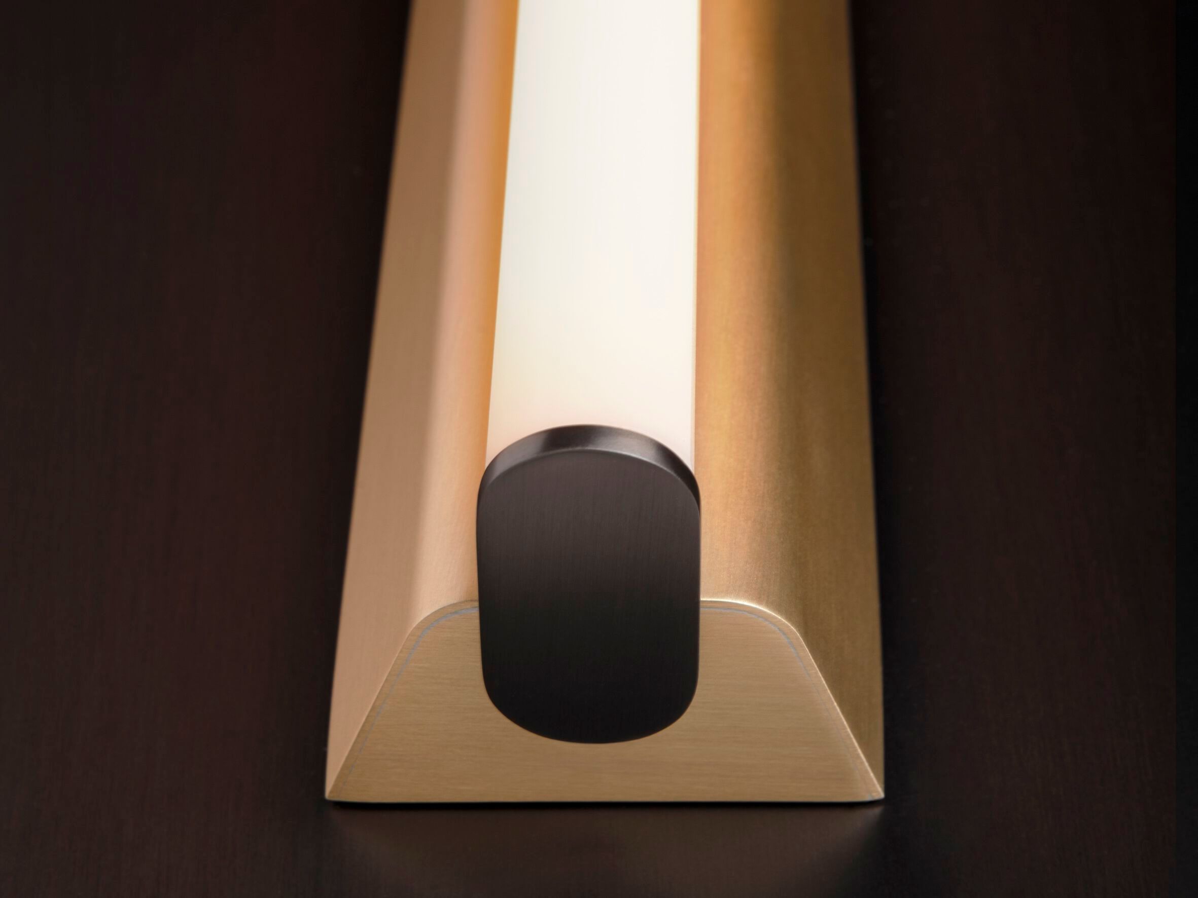 Латунный настенный светильник для ванной комнаты CVL Luminaires Metrop ARCH-00077642 - Вид №5