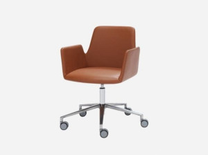 Кожаное вращающееся офисное кресло с низкой спинкой